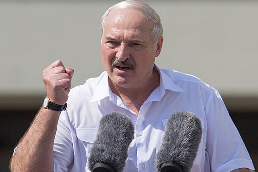 Лукашенко призвал россиян и белорусов не вестись на уловки "желающих исказить историю"