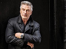 «Мое сердце разбито»: Алек Болдуин прокомментировал трагедию на съемочной площадке