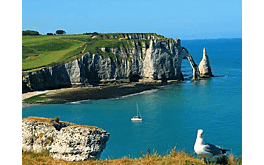 Соединяющий Францию и Великобританию пролив Ла-Манш в 2021 году пытались пересечь более 50 тысяч нелегальных мигрантов