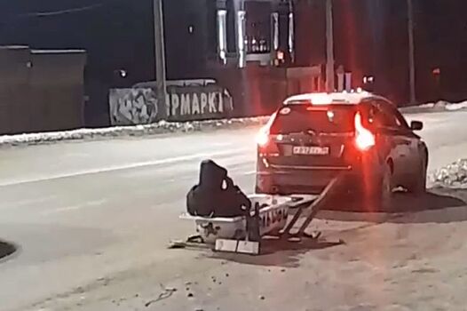 В Воронеже задержали мужчин, которые катались в ванне, прикрепленной к машине