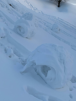 В Москве под силой ветра снег превратился в рогалики