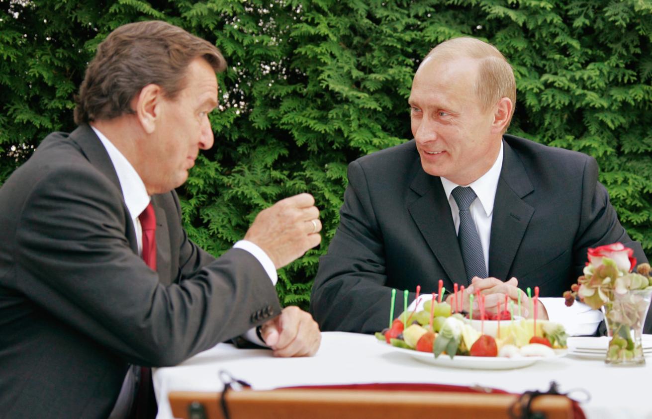 Стало известно, как в ФРГ оценили идею Путина о переговорах со Шредером