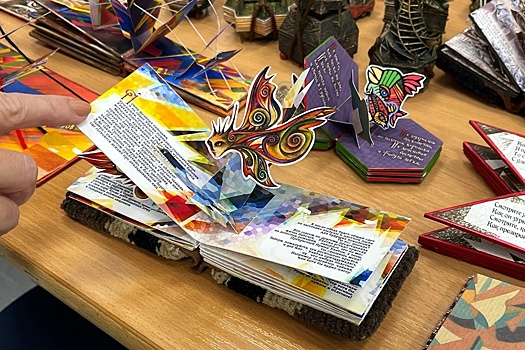 В Петербурге представили уникальные работы в жанре книги художника