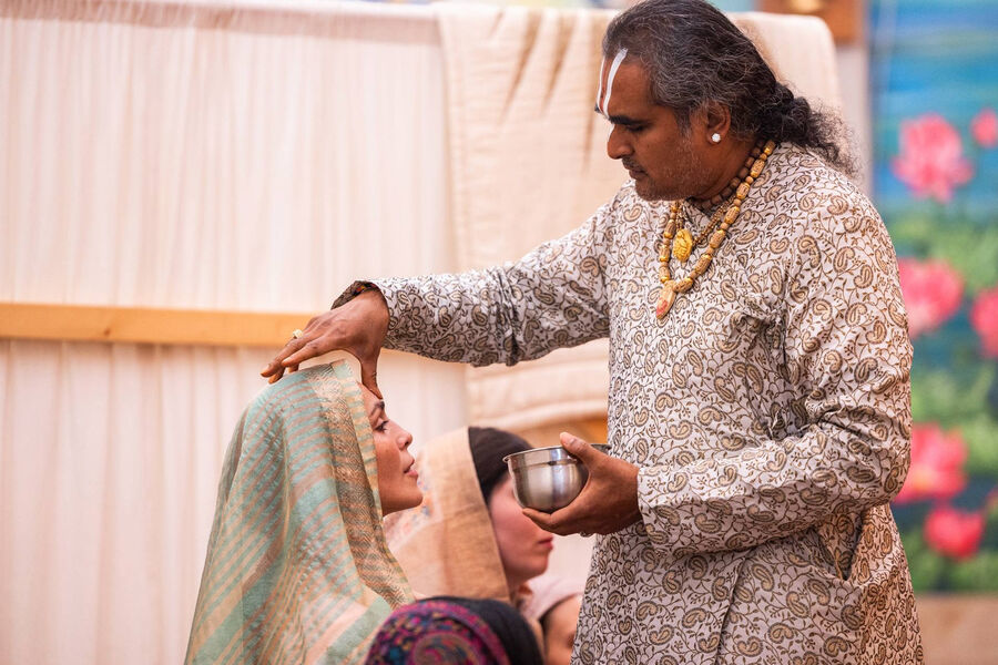 Певица Сати Казанова прошла церемонию посвящения в монахини