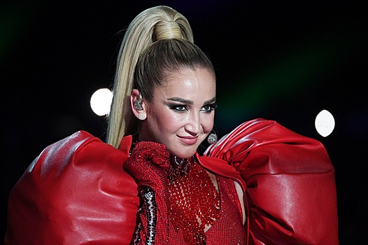 Брови Бузовой на новом фото в купальнике развеселили фанатов