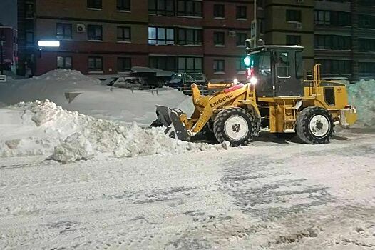 Дорожные службы ночью убрали с улиц Кирова 10 тысяч кубометров снега