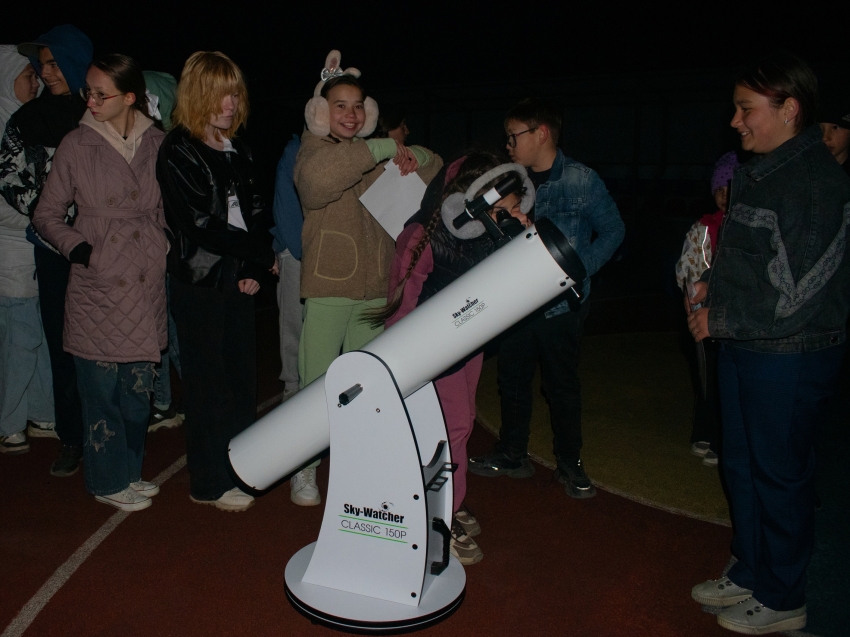 Космос ближе: В Шелопугино прошла ночь тротуарной астрономии