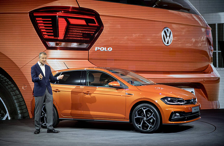 Также в список специалистов попали немецкий седан Volkswagen Polo (600 тысяч рублей в базовой комплектации)