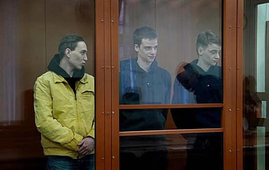 ТАСС: близнецам Мельниковым смягчили наказание по делу о попытке диверсии в в/ч