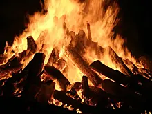 Женщину с ребенком сожгли за колдовство