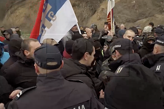 Сербы прорвали первую линию полицейского кордона на КПП "Ярине"
