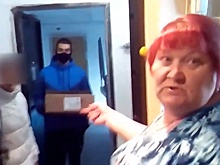 В «Единой России» назвали провокацией видео, на котором волонтёр партии пришёл с конфетами к диабетику