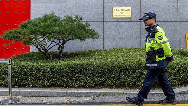 В здание посольства России в Южной Корее врезался внедорожник