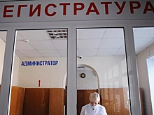 Женщина родила возле регистратуры, младенец получил травму