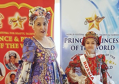 Две сибирячки в кокошниках улетели в Болгарию петь частушки на конкурсе красоты