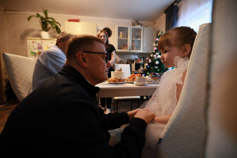 Челябинский губернатор исполнил мечты детей, загаданные на «Елке желаний»