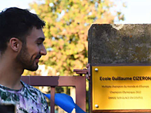 «Спасибо Сен-Бонне за оказанную честь». Гийом Сизерон рассказал о названной его именем школе во Франции