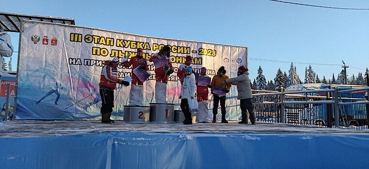 Большунов объяснил, зачем он надел мешок на церемонию награждения