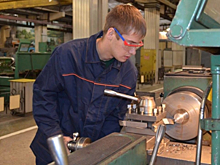 Сократить и обучить: персонал крупных предприятий проверят на "нужность"