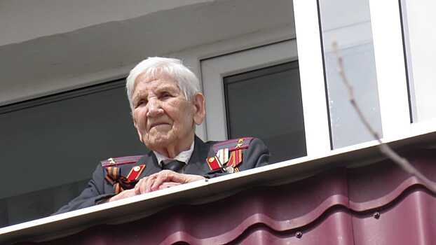 Полицейские поздравили с юбилеем ветерана Великой Отечественной войны из Кулебак