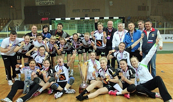 Чемпионка России по гандболу стала счастливой женой и матерью