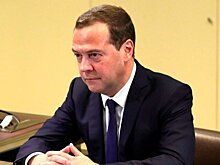 Медведев мемом высмеял отказ США от финансирования Украины