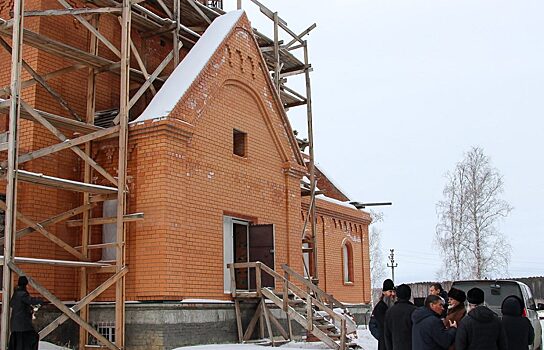 Курганский Митрополит Даниил посетил строящийся храм в райцентре Варгаши