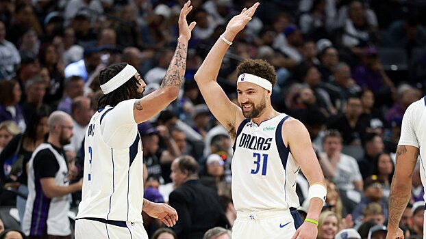 Энтони Дэвис и Клэй Томпсон набрали 50 очков на двоих в победной игре с «Сакраменто»