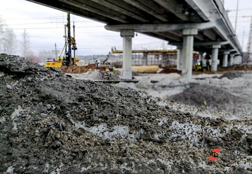 В Ленобласти грузовик повредил железнодорожный мост