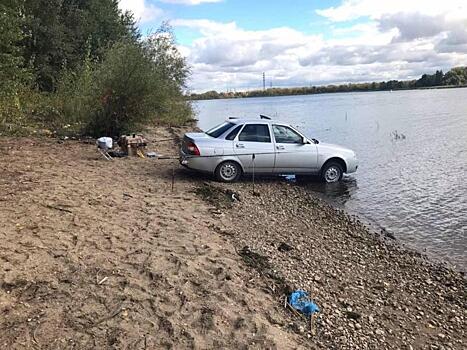 Появились фото с места смертельного ДТП на берегу реки Самары