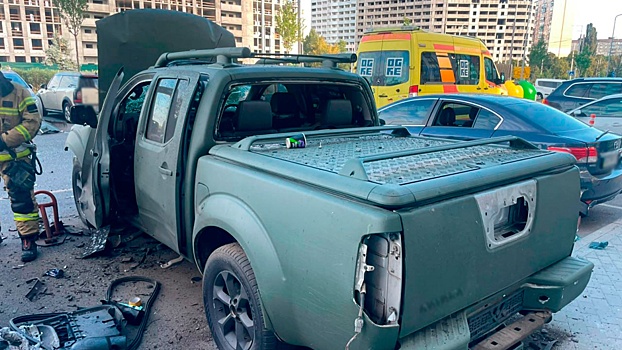 В Киеве неизвестные подорвали военный автомобиль