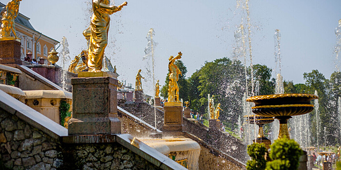 Торжественный запуск фонтанов в Петергофе перенесли на неделю