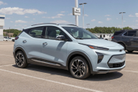 GM обогнала Tesla по доступности электрокаров