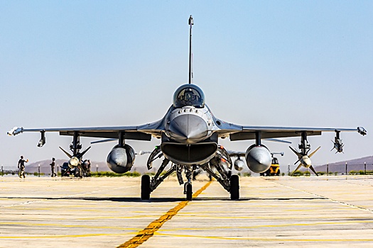Минобороны Румынии прокомментировало сообщения о боевой миссии F-16 на Украине