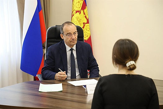 Юрий Бурлачко провел прием граждан в кубанском парламенте