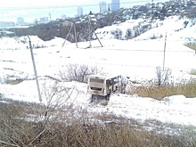 Автобус №98 на конечной возле «КоммоМОЛЛа» в Волгограде свалился в овраг