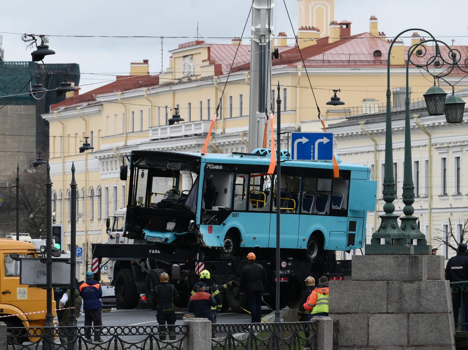 Начальник автоколонны признал вину по делу о ДТП с упавшим в реку автобусом в Петербурге