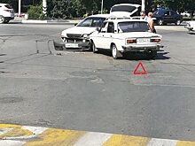 Водитель BMW 525 устроил массовую аварию на Кутякова