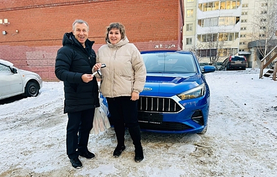 Накануне Нового года екатеринбургские депутаты помогли бойцам СВО и их семьям