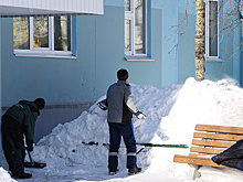 Ноябряне жалуются на снежные препятствия от управляющей компании