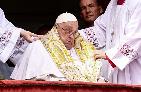 Приветствовал верующих и умер. Скончался Папа Римский Франциск.