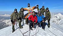 Военнослужащие горных подразделений Южного военного округа совершили восхождение на вершину горы Казбек