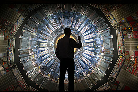 Украину приняли в CERN раньше России