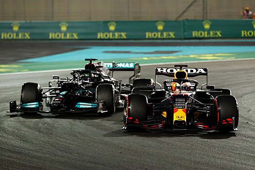 Эксперты и болельщики — о спорных решениях на Гран-при Абу-Даби Формулы-1 и победе Ферстаппена над Хэмилтоном