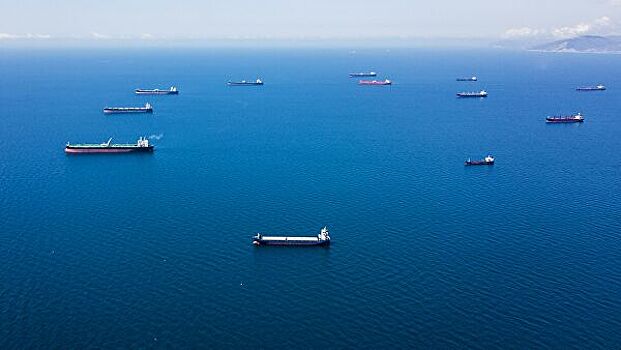 Рядом с аварийным танкером в Азовском море установят боновые ограждения