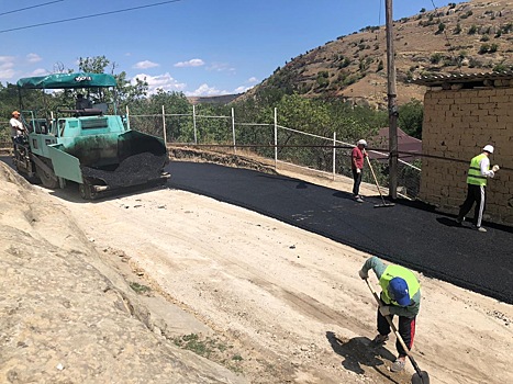 В Буйнакском районе асфальтируют 4 внутрисельскую дорогу