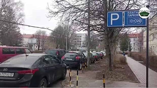 В Калининграде на Карла Маркса бесплатную парковку сделали платной