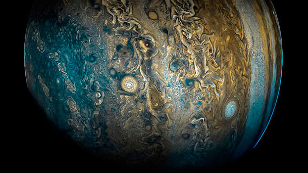 NASA показало цветные фотоснимки «милого Юпитера»