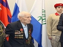 В Камышине почетную грамоту президента РФ вручили 99-летнему участнику Сталинградской битвы