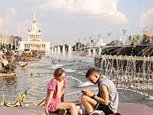Светлое и легкое: жара диктует моду москвичам